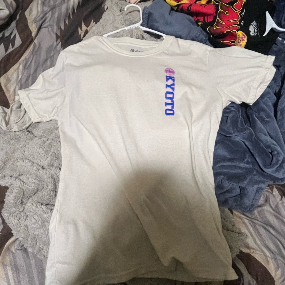 shirt size medium don’t wear anymore